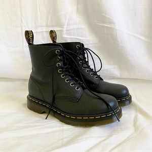 Like New~Doc Martens Boots, Size 5M/6W